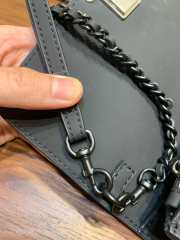 Toru Burch Britten chain oblique clutch bag 20x11x5cm - 4