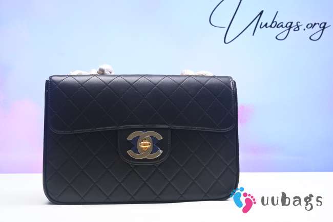 Chanel flap bag small black lambskin 30cm - 1