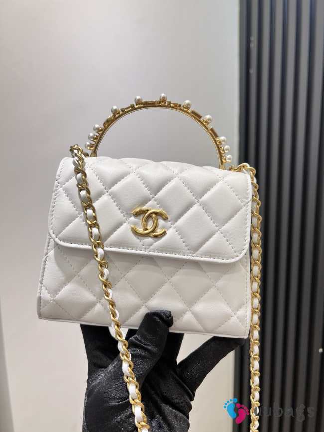 Chanel 23B handle white with gold buckle 14.5x12x6cm - 1