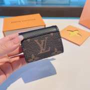 LV key chain earphone bag - 6