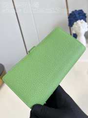 LV Vertical Wallet Capucines In Green 10x19x1.7cm - 2