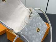 LV M60018 white mini lipstick bag 18x14x6cm - 4