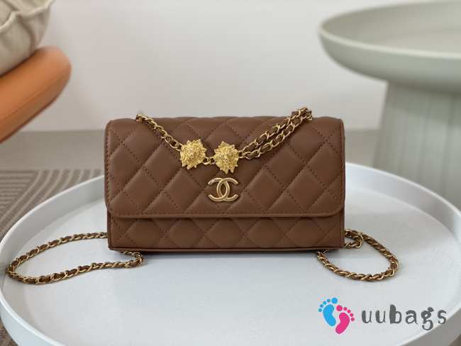 Chanel 23A flap bag with gold buckle in brown 20.5cm - 1