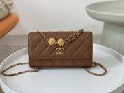 Chanel 23A flap bag with gold buckle in brown 20.5cm - 1