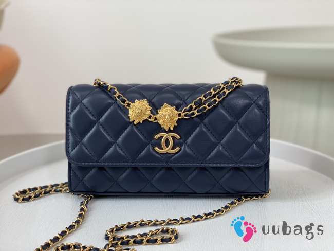 Chanel 23A flap bag with gold buckle in blue 20.5cm - 1