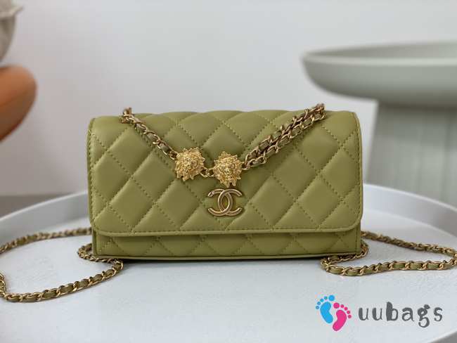 Chanel 23A flap bag with gold buckle in green 20.5cm - 1