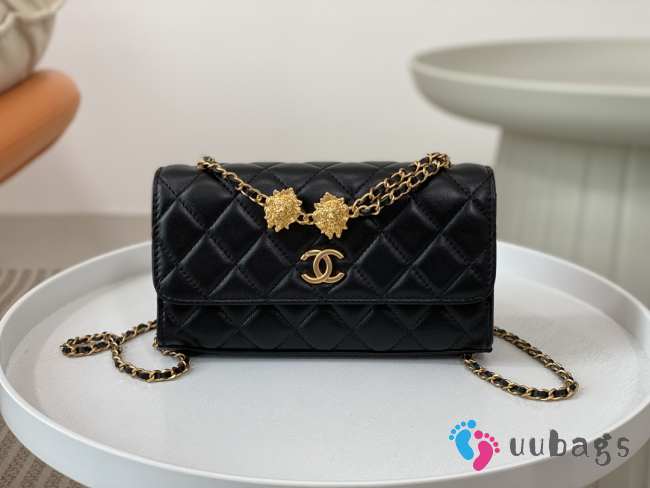 Chanel 23A flap bag with gold buckle in black 20.5cm - 1