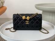 Chanel 23A flap bag with gold buckle in black 20.5cm - 1