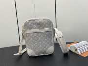 Uubags | Louis Vuitton M45266 White Camera Bag 15×21×5cm - 1