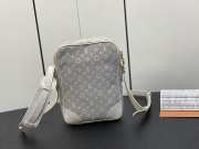 Uubags | Louis Vuitton M45266 White Camera Bag 15×21×5cm - 3