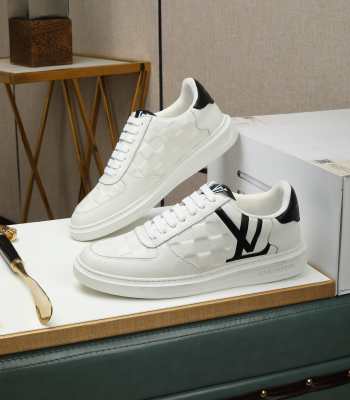 Louis Vuitton Men's shoes in white