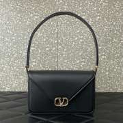 Valentino Garavani Letter In Black 24x15.5x7cm - 1