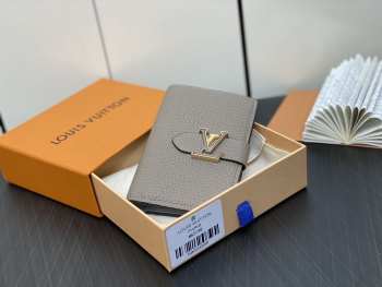 Louis Vuitton® Sarah Wallet  ポルトフォイユ, モノグラム, レザー