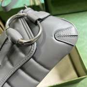 Gucci Horsebit Chain Shoulder Bag In Gray - 4