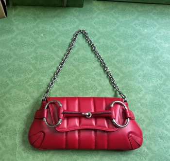 Gucci Horsebit Chain Shoulder Bag In Red