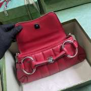 Gucci Horsebit Chain Shoulder Bag In Red - 3