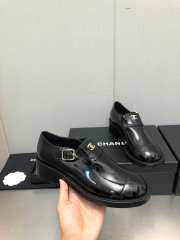 Chanel loafer glossy leather in black - 5