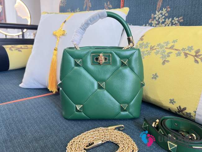 Valentino Garavani Roman Stud Green 21x17x14cm - 1