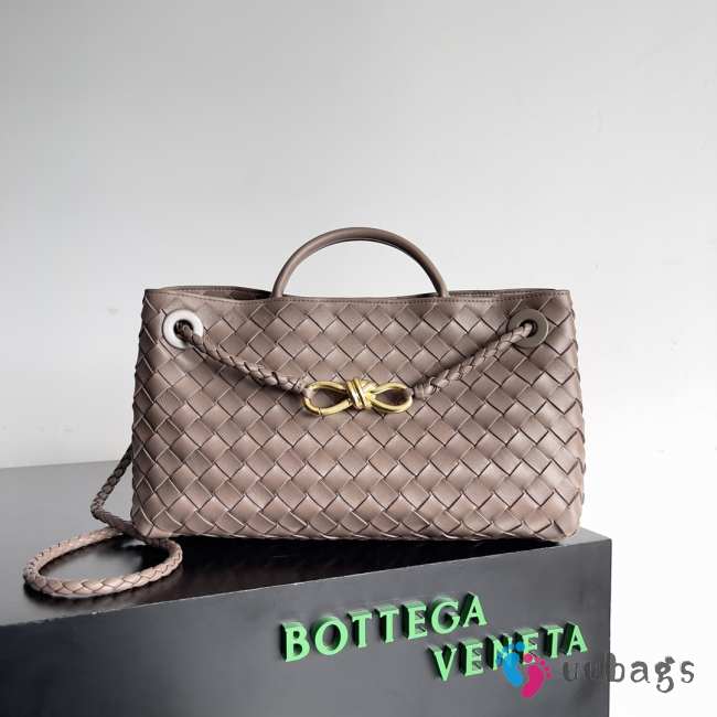 Bottega Veneta Andiamo Leather Tan Bag 29x18x10cm - 1