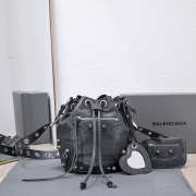 Balenciaga Le Cagole XS 01 bucket bag 15x20x18cm - 1