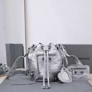 Balenciaga Le Cagole XS 04 bucket bag 15x20x18cm - 1