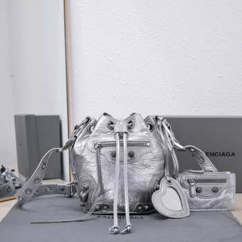 Balenciaga Le Cagole XS 04 bucket bag 15x20x18cm