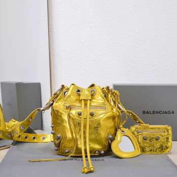 Balenciaga Le Cagole XS 05 bucket bag 15x20x18cm