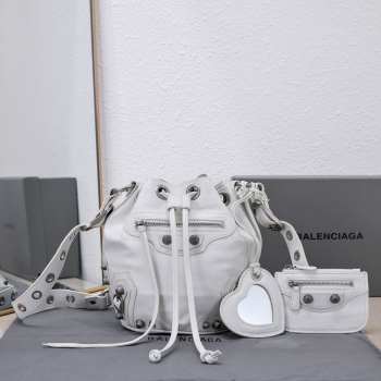 Balenciaga Le Cagole XS 07 bucket bag 15x20x18cm