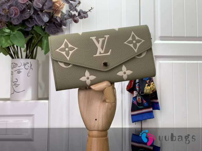 LV Sarah Wallet M82516 19×10.5×2cm - 1