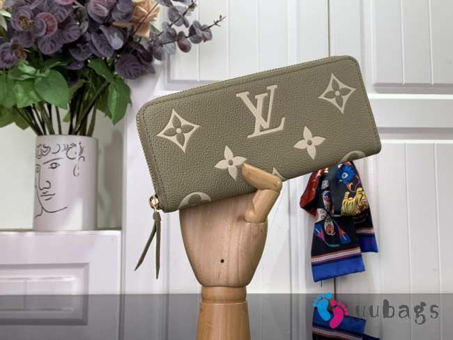 LV M82478 Clemence Wallet 20×9×2cm - 1