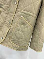 Burberry quilted jacket in beige - 6