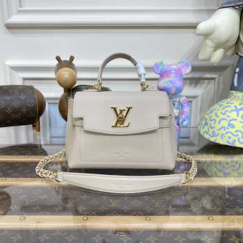 LV M21088 Lockme Ever In White 23x17x10cm