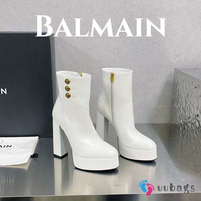 Balmain Brune leather ankle boots in white - 1