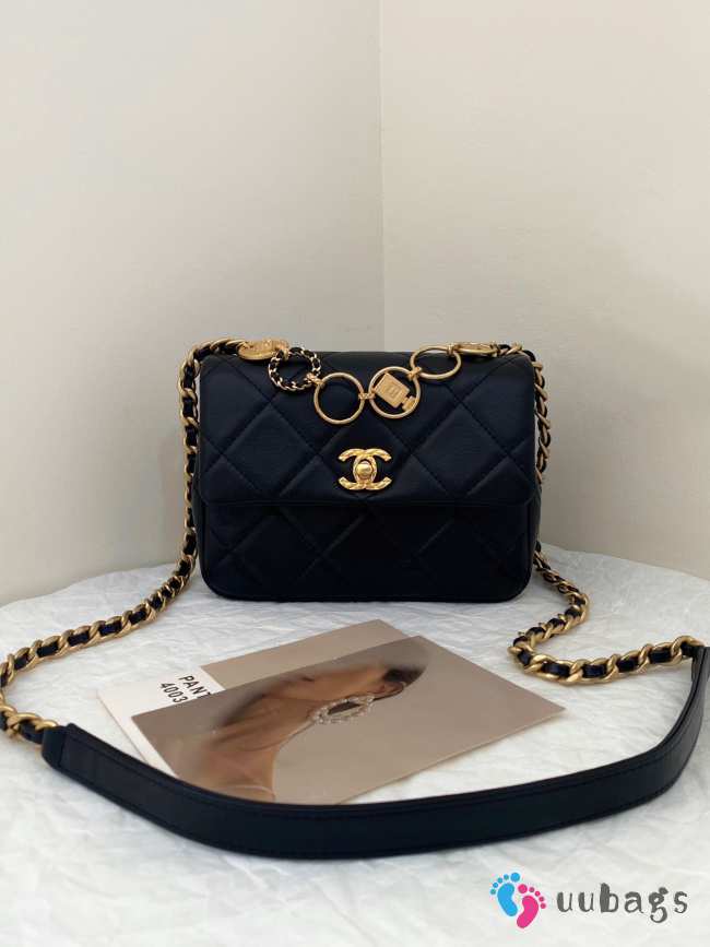 Chanel black flap bag with gold buckle 18×7×14cm - 1