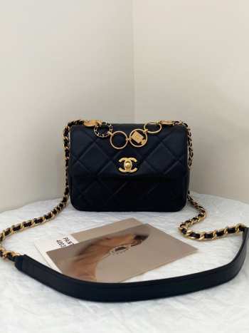 Chanel black flap bag with gold buckle 18×7×14cm