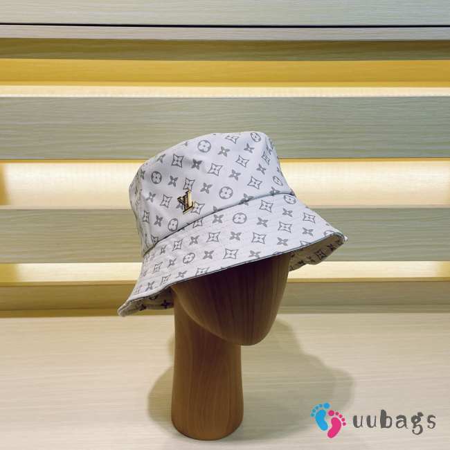 Louis Vuitton Bucket Hat In White - 1