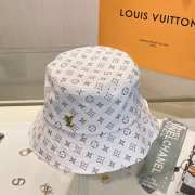 Louis Vuitton Bucket Hat In White - 5