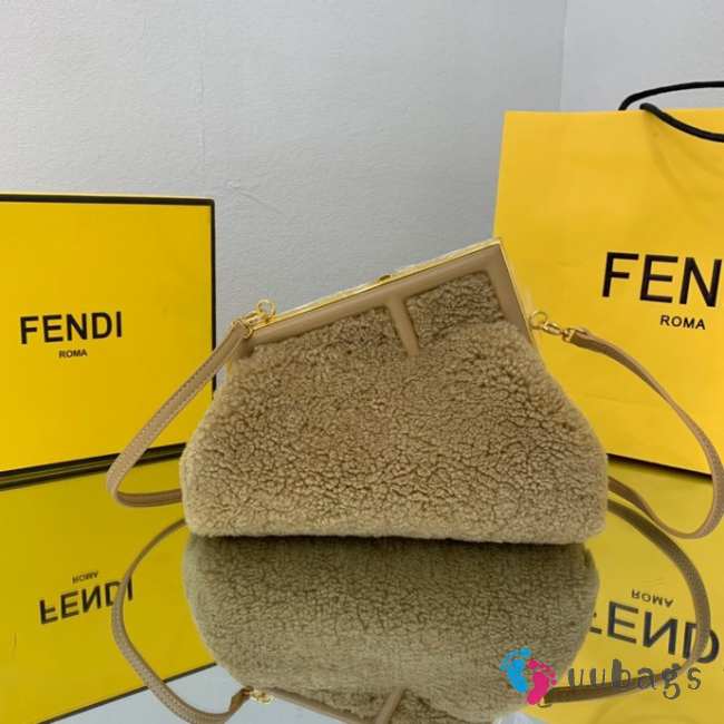 Fendi the first bag Lambswool beige 26x9.5x18cm - 1