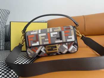 Fendi baguette FF embossed pattern bag 27x15x6cm