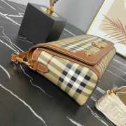 Burberry Gold Bucklet Top Handle Caramel Note Bag 24×8x14cm - 4