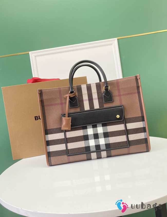 Burberry Freya Shopping Bag 40x16x30cm - 1