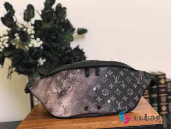 Louis Vuitton DISCOVERY BUMBAG M44444