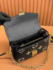 LV M46596 Pochette Metis East West In Black 21.5x13x6.5cm - 4