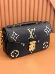 LV M46596 Pochette Metis East West In Black 21.5x13x6.5cm - 2