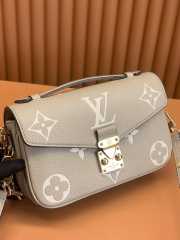 LV M46596 Pochette Metis East West In Gray 21.5x13x6.5cm - 4