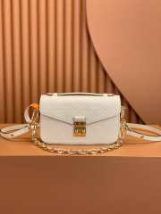 LV M22942 Pochette Metis East West In White 21.5x13x6.5cm - 2