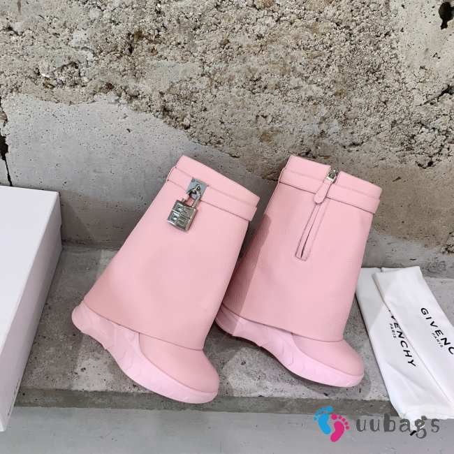 Givenchy Shark lock boots in pink - 1