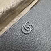 Gucci Marmont patterned grained leather purse in gray - 2