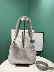 Prada Re-Edition 2005 shearling shoulder bag in gray 22x12x6cm - 2