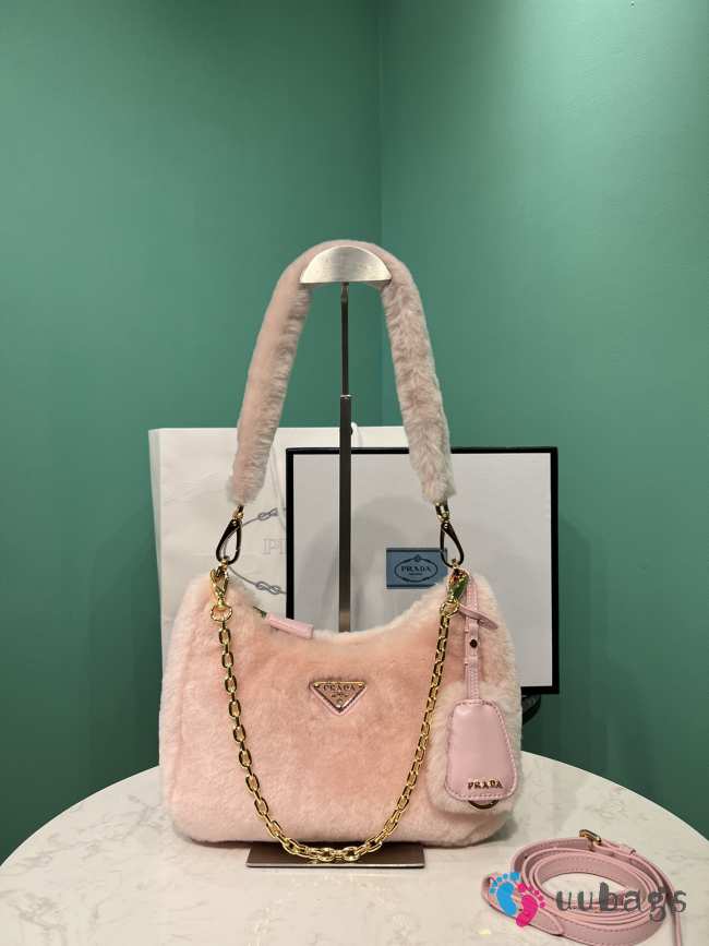 Prada Re-Edition 2005 shearling shoulder bag in pink 22x12x6cm - 1